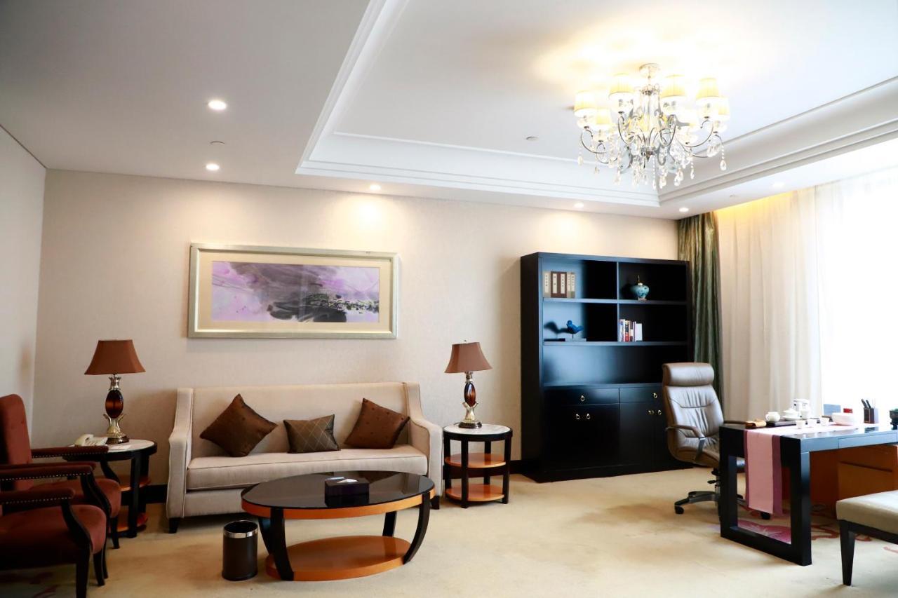 Wyndham Xinyang Downtown 호텔 외부 사진
